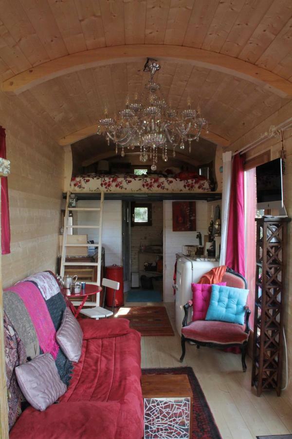 Roulotte Aux Peupliers Hotel La Tour-dʼAigues Екстериор снимка