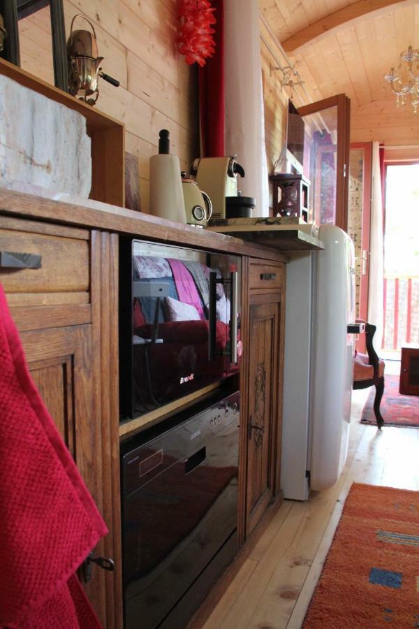 Roulotte Aux Peupliers Hotel La Tour-dʼAigues Екстериор снимка